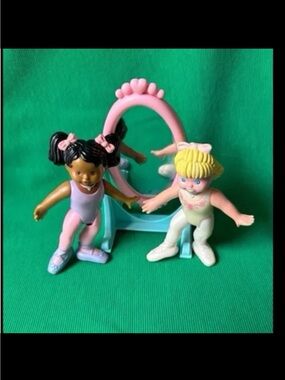 Loving family Dollhouse 1990’s BALLERINA GIRL DOLL BALLET figure & Mirror 1995